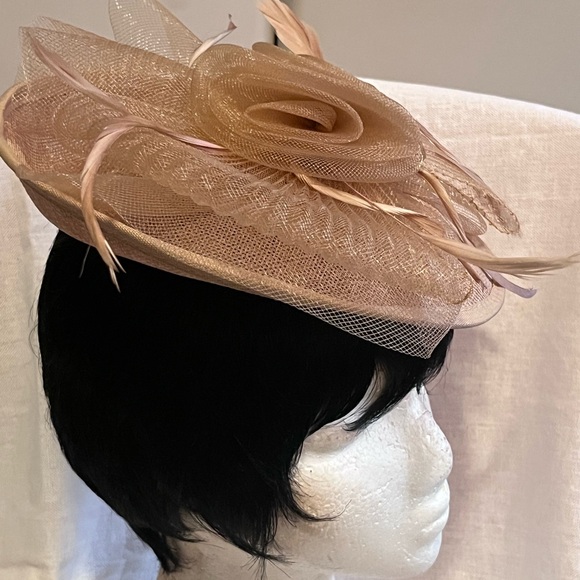 Camel Colored Ladies Feather Fascinator Head Covering. - Picture 3 of 7